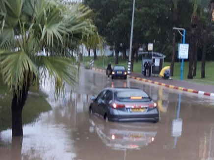 שטפונות בהרצליה. מחר כבר יתחיל להתייבש (צילום: עיריית הרצליה)