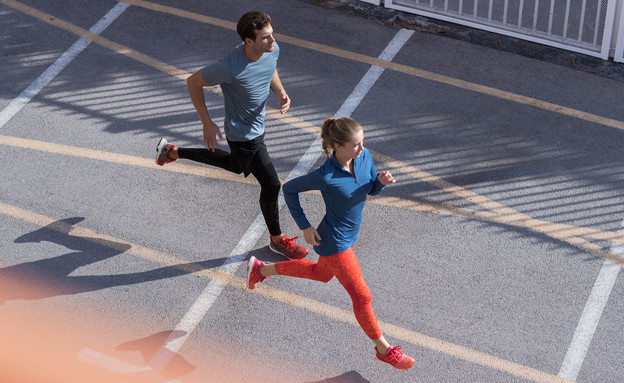 גבר ואישה רצים (יח``צ: adidas)