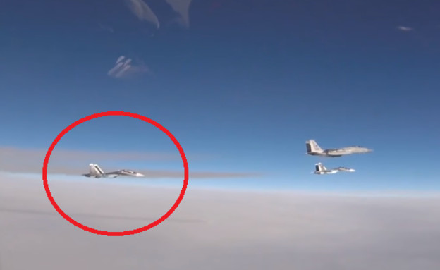 ארה"ב יירטה מטוס קרב רוסי  (צילום: צילום מסך youtube  Gung Ho Vids)