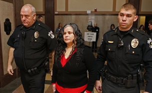 חואניטה גונזלס בבית המשפט (צילום: AP)