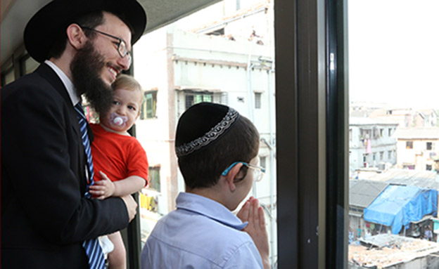 "סגירת מעגל" (צילום: Chabad of Mumbai / Chabad.org‎)