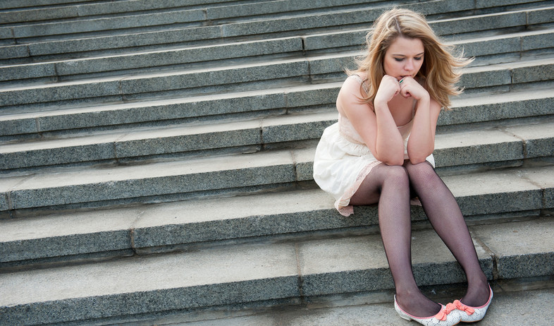 נערה בודדה (צילום: Shutterstock, מעריב לנוער)
