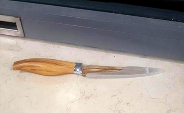הסכין שנמצאה על גופו של החשוד (צילום: דוברות המשטרה)