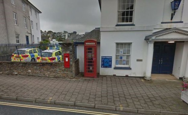 תא הטלפון ברחוב Fore (צילום: Google Maps)