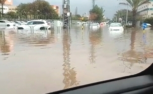 הצפה בראשון לציון (צילום: דיווחי הרגע)