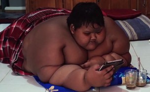 הילד השמן בעולם (צילום: Youtube/Barcroft)