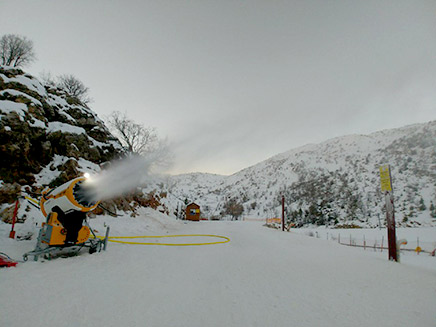 תותח השלג בפעולה באתר החרמון (צילום: אתר החרמון)