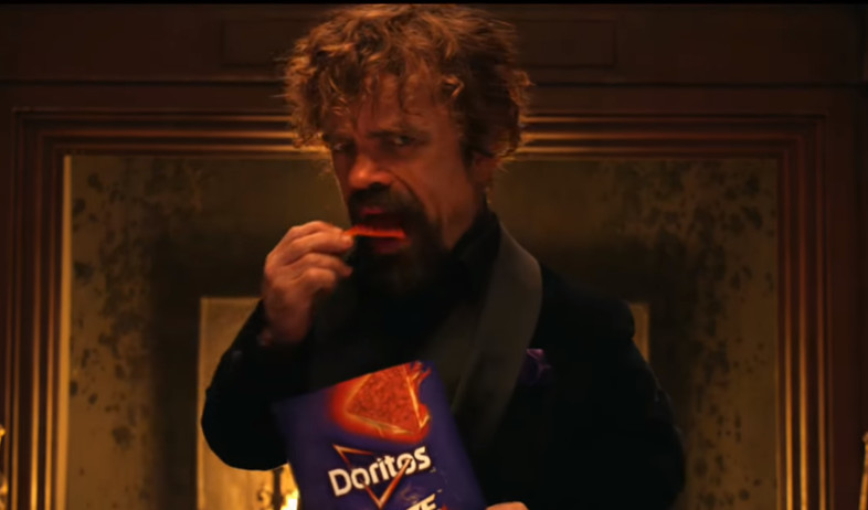 פיטר דינקלג' בפרסומת לדוריטוס (צילום: צילום מסך, יוטיוב)