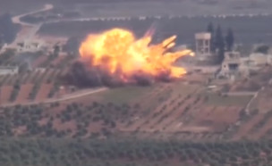 לוחמות כורדיות משמידות טנק (צילום: צילום מסך youtube Directorate 4)