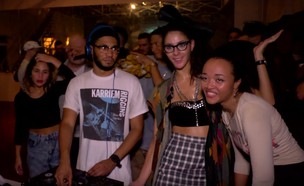 מציקים לקייטרנדה (צילום: Youtube)