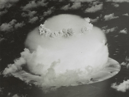 ניסוי בפצצת מימן מעל לאטול ביקיני (צילום: רויטרס)