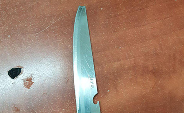 הסכין שנתפסה על החשוד (צילום: דוברות מג"ב)