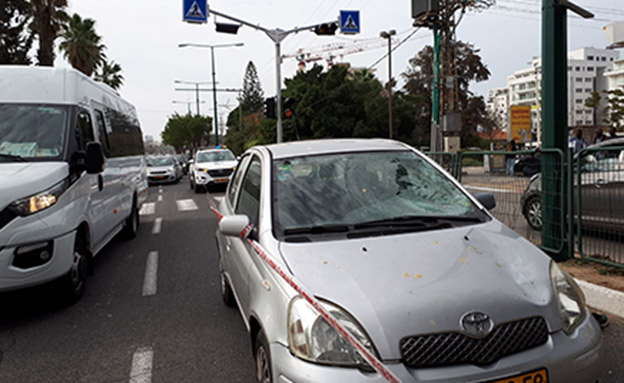 הרכב הפוגע בהרצליה (צילום: מד