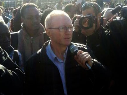 גרוסמן בהפגנה נגד היחס למבקשי המקלט (צילום: יוסי זילברמן, חדשות 2)