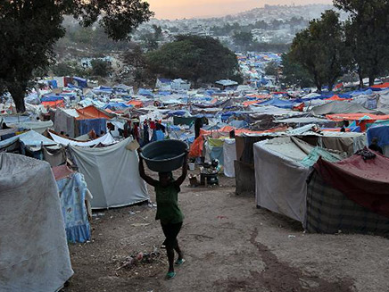 מחנה אוהלים בהאיטי אחרי רעש האדמה (צילום: cnn)