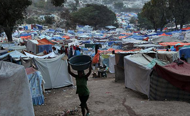 מחנה אוהלים בהאיטי אחרי רעש האדמה (צילום: cnn)
