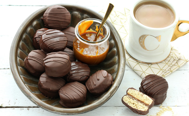 אלפחורס הוואנה בציפוי שוקולד (צילום: ענבל לביא, mako אוכל)
