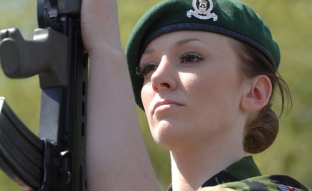 קטרינה הודג' (צילום: משרד ההגנה הבריטי)
