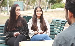 עינב כהן שניצלה מהטבח בפלורידה ואחותה רננה (צילום: חדשות 2)