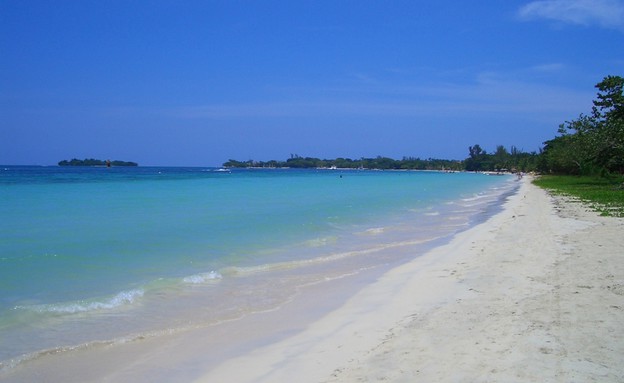 חוף שבעת המיילים בג'מייקה (צילום: Jason Benz Bennee, shutterstock)