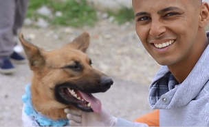 צפו: מציל הכלבים מקלקיליה (צילום: מתוך הסרטון)