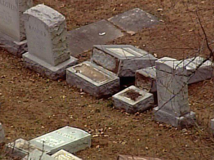 ונדליזם בבית קברות יהדוי במיזורי, השנה (צילום: CNN)