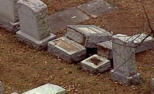 ונדליזם בבית קברות יהדוי במיזורי, השנה (צילום: CNN)