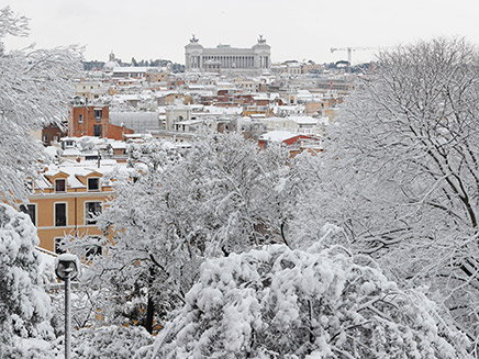 שלג באיטליה (צילום: רויטרס)