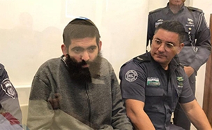 אמיר בסטיקר במעצרו (צילום: החדשות)