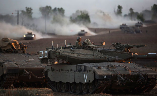 טנקים של צה"ל בגבול הרצועה (צילום: רויטרס)