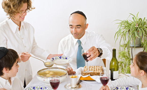 משפחה בליל הסדר (צילום: shutterstock)