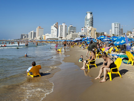 חוף תל אביב (צילום: By Dafna A.meron, shutterstock)