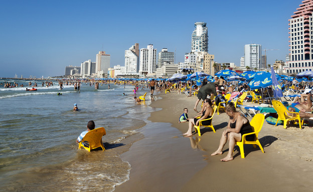 חוף תל אביב (צילום: By Dafna A.meron, shutterstock)