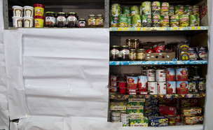 מדפי חמץ מוסתרים בסופרמרקט בירושלים (2015) (צילום: דניאל שטרית/פלאש 90)