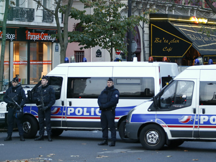 כוחות ביטחון בפריז, ארכיון (צילום: רויטרס)