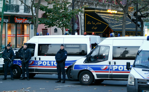 כוחות ביטחון בפריז, ארכיון (צילום: רויטרס)
