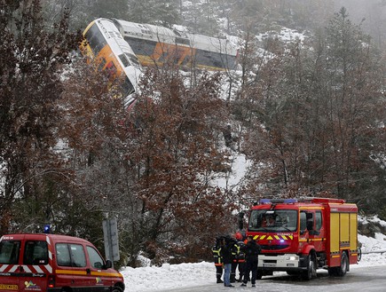 תאונה ברכבת בצרפת (צילום: ASSOCIATED PRESS AP)