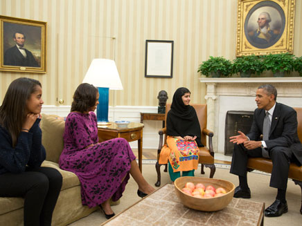 עם משפחת אובמה בבית הלבן (צילום: רוייטרס)
