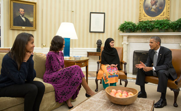עם משפחת אובמה בבית הלבן (צילום: רוייטרס)