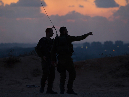 שוב: פלסטינים ניסו לחצות את הגדר (צילום: רויטרס)