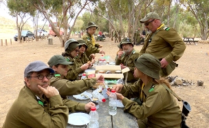 הגדנ"ע להורי החיילים הבודדים (צילום: החדשות)