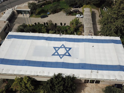 ישאר שם עד יום ירושלים (צילום: דובורות בית הנשיא)