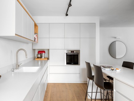 דירה ברעננה, עיצוב אדלר קורנגוט, מטבח (צילום: שרון צרפתי)