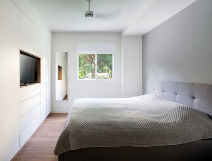דירה ברעננה, עיצוב אדלר קורנגוט, חדר שינה (צילום: שרון צרפתי)