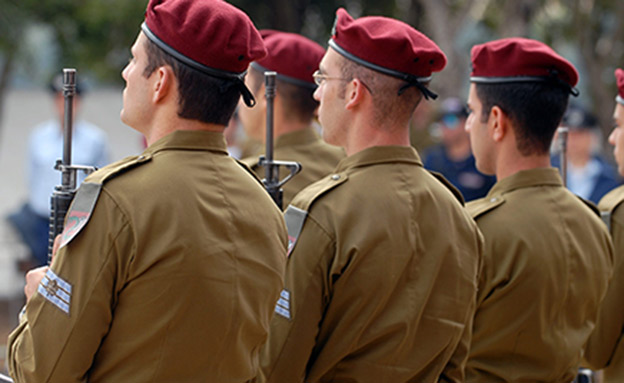 הכומתה המנצחת. צנחנים (צילום: עמוס בן גרשום, פלאש 90)