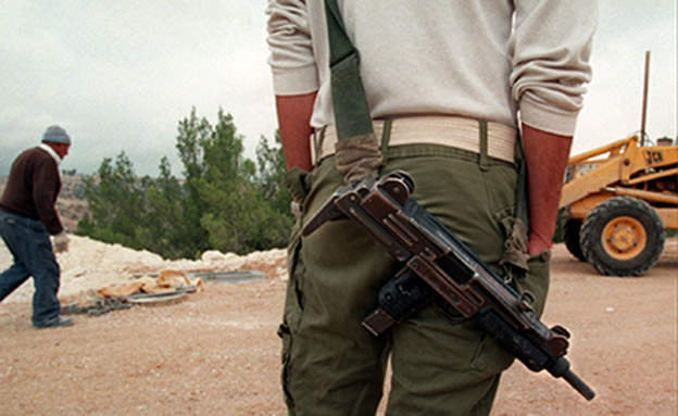 צפו: הנשק שהפך לסמל ישראלי (צילום: רויטרס)