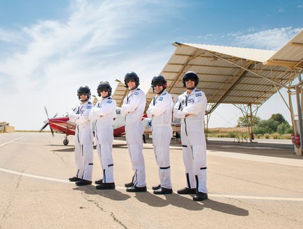 הצוות האווירובטי (צילום: סליה גריון, בטאון חיל האוויר)