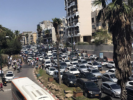 עומס תנועה כבד בכיכר אתרים בת