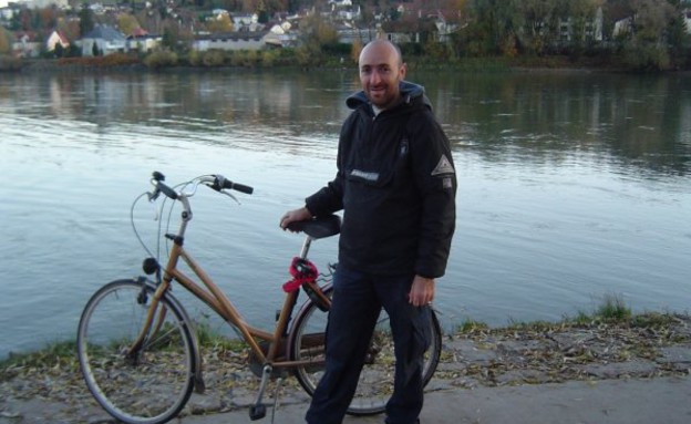 אורי והאופניים בפסאו, גרמניה (צילום: אורי יורמן)