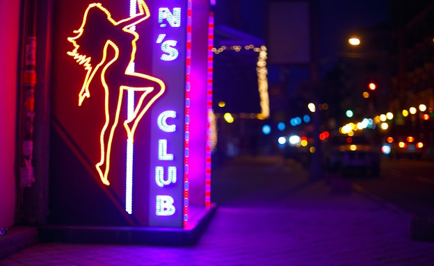 מועדון סקס באנגליה (צילום: By Dafna A.meron, shutterstock)